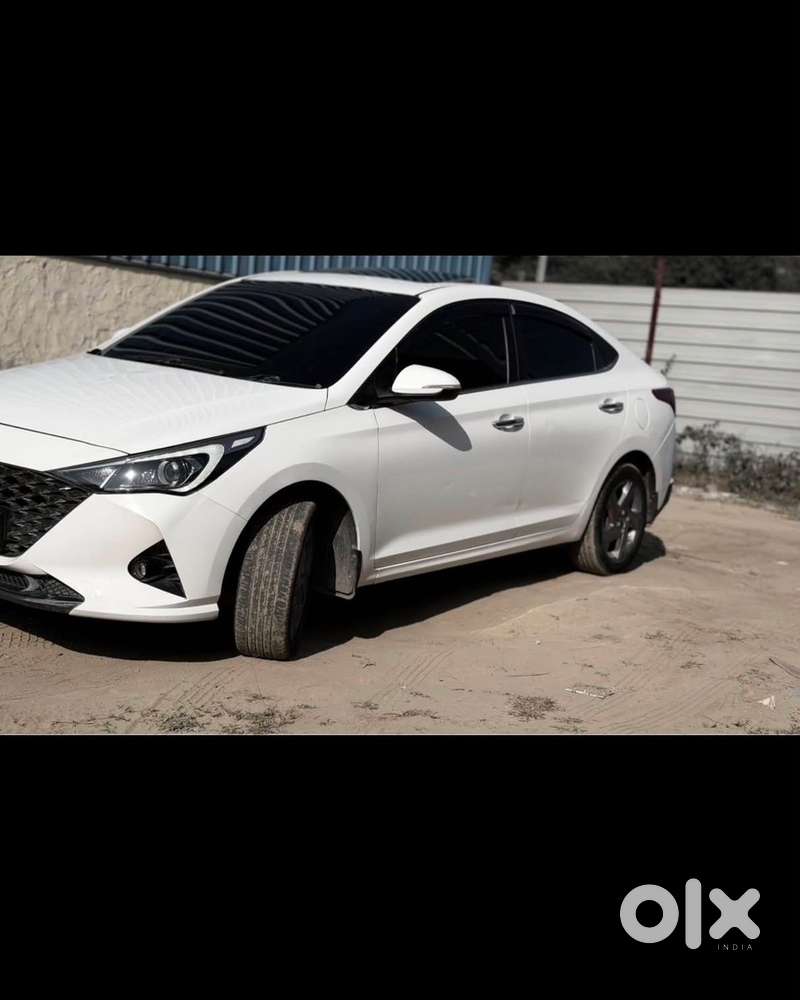 Hyundai New Verna Petrol 22