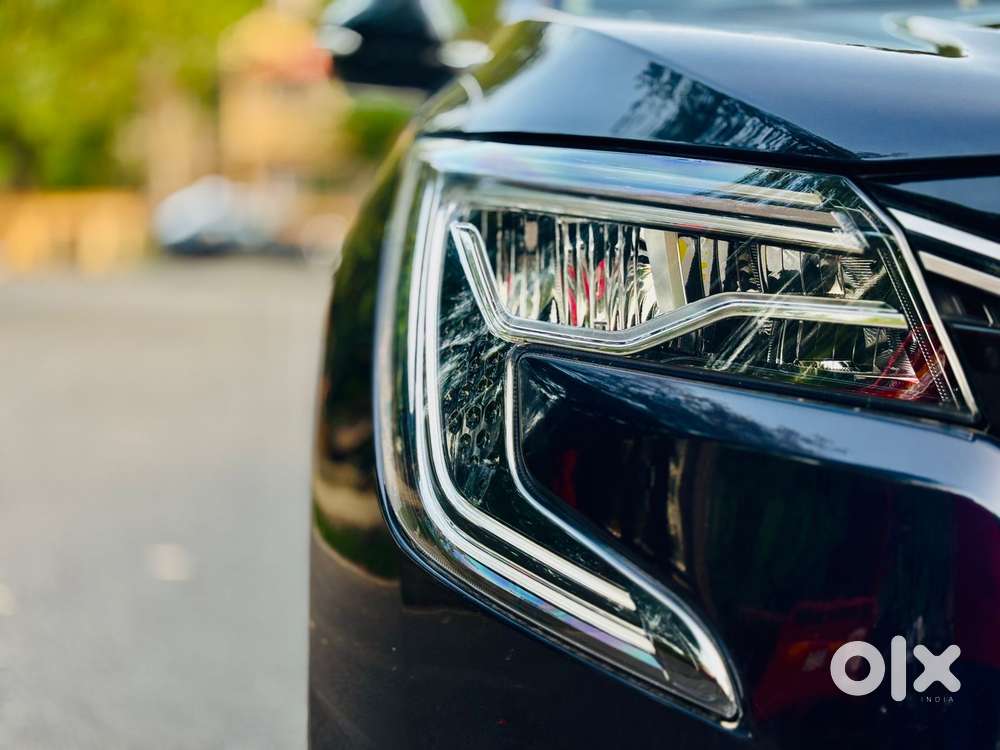 Mahindra Xuv700 Ax 5 Petrol Mt Str (e), 2022, Petrol