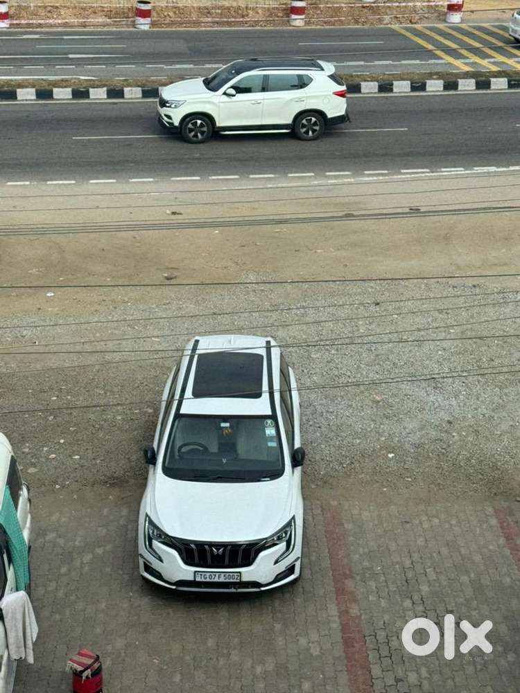 Mahindra Xuv700 Like Showroom