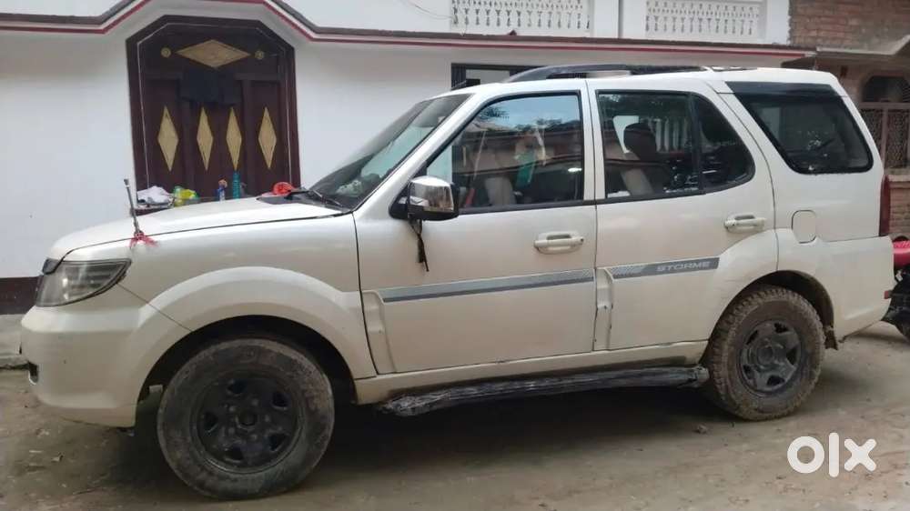 Tata Safari Storme 2012