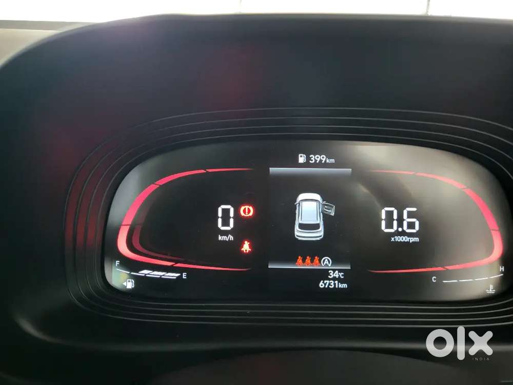Hyundai Venue 2023 Petrol 6713 Km Driven