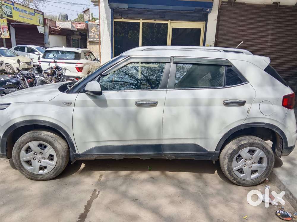 Hyundai Venue 1.2 S (o), 2022, Petrol