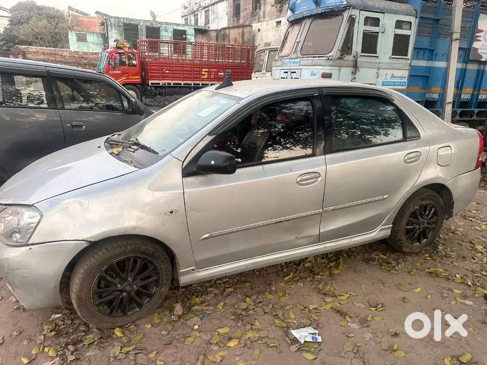 Toyota Etios 1.5 V 2012