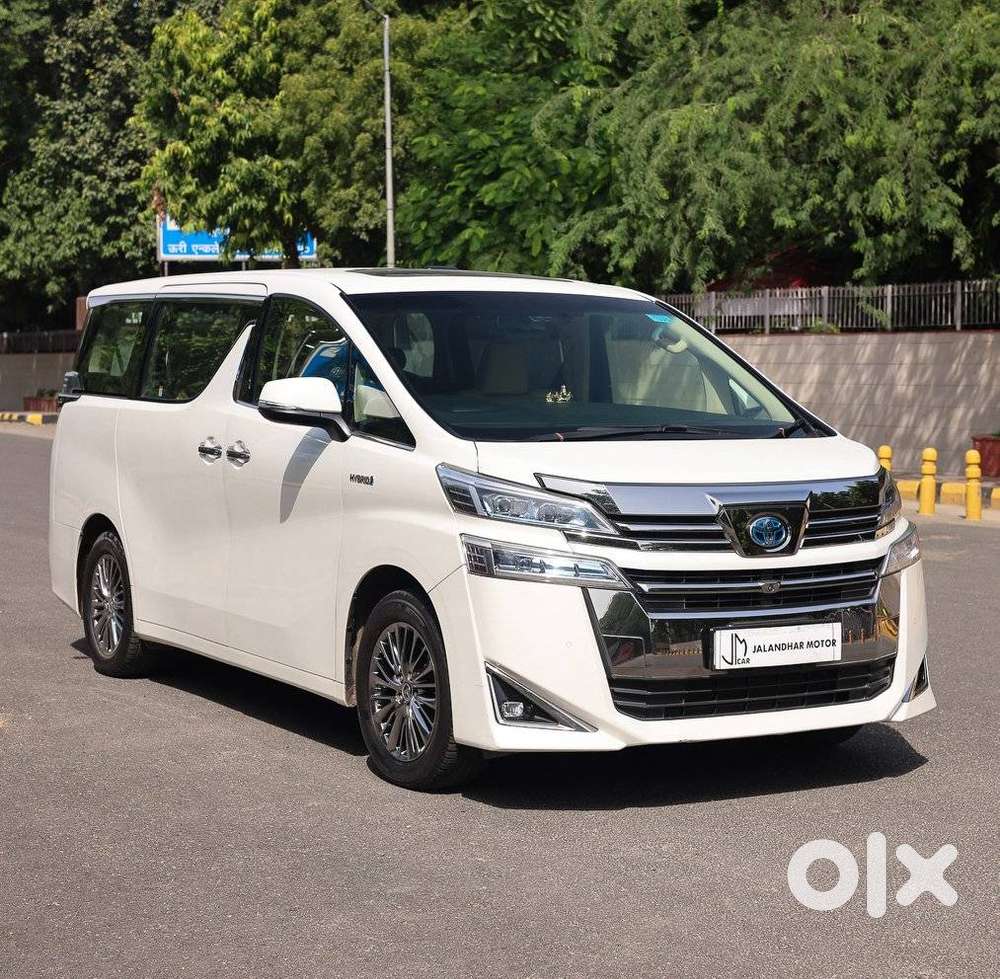 Toyota Vellfire 2.5 Executive Lounge, 2023, Petrol