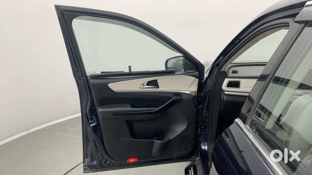 Mahindra Xuv700 2.2 Ax 7 Diesel At Luxury Pack Str, 2022, Diesel