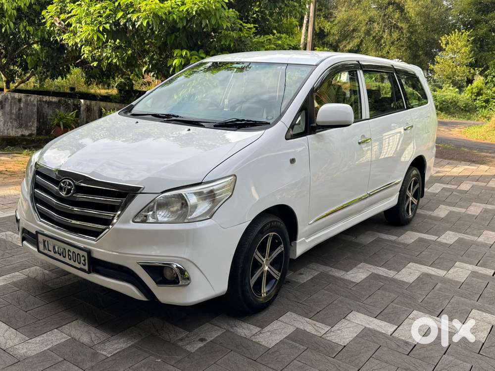 Toyota Innova 2.5 G (diesel) 8 Seater Bs Iv, 2016, Diesel