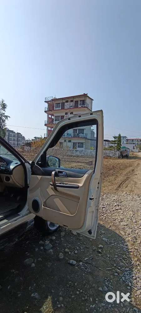 Tata Safari Storme 2014