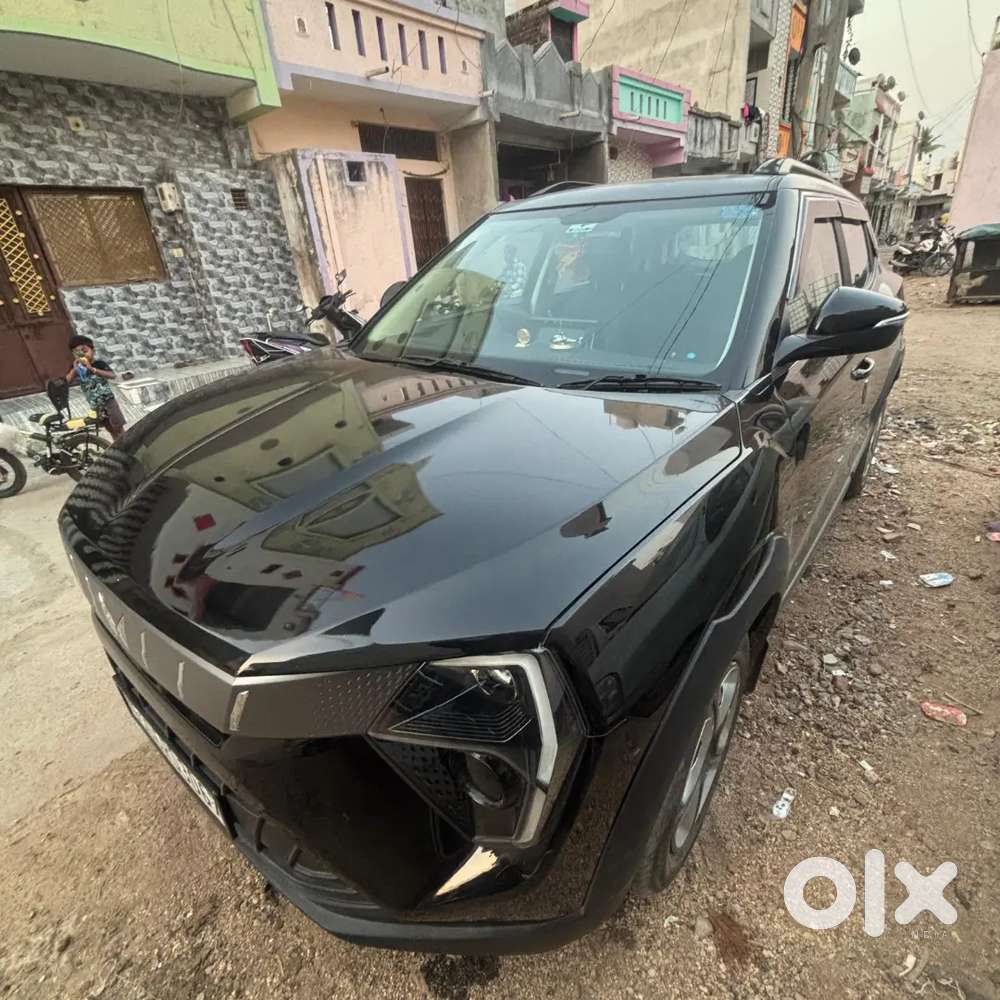 2025 Mahindra Xuv 3xo Revx M  Stealth Black  7700 Km  Single Owner