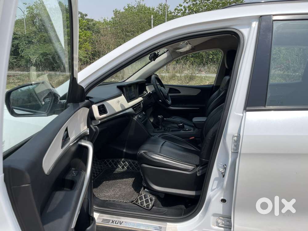Mahindra Xuv700 2.0 Mx Petrol Mt 5 Str, 2023, Petrol