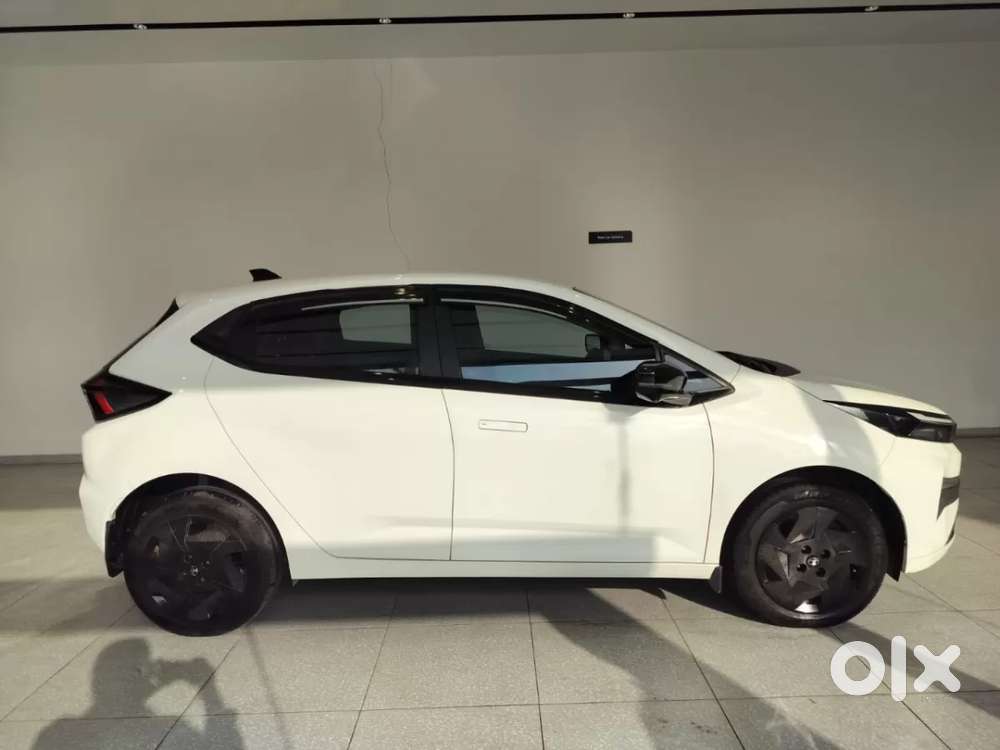 Tata Altroz, 2025, Petrol