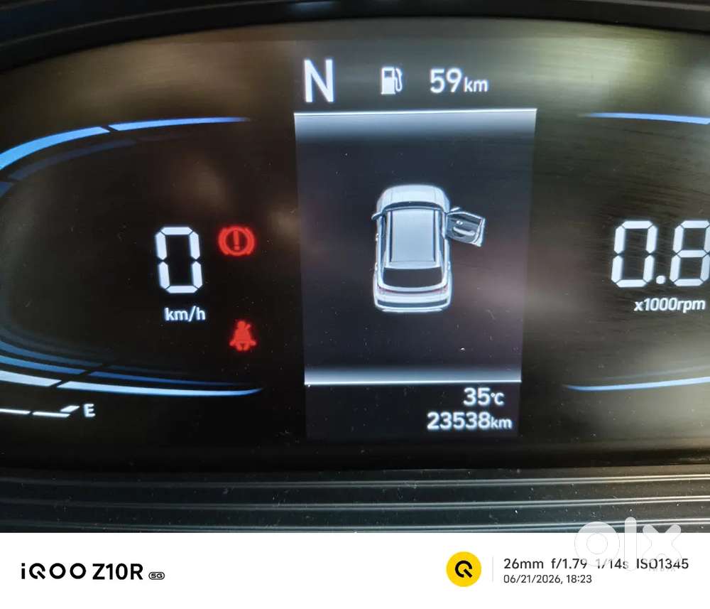 Hyundai Venue 2022 Petrol 23000 Km Driven, Imt, Sunroof