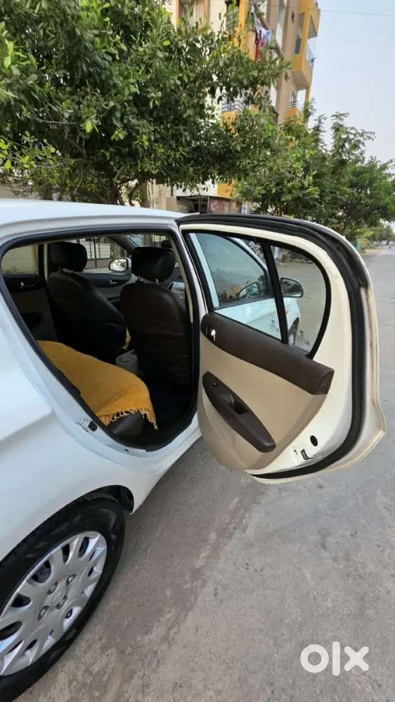 Hyundai I20 Magna 2012 | Petrol + Cng | White | Manual