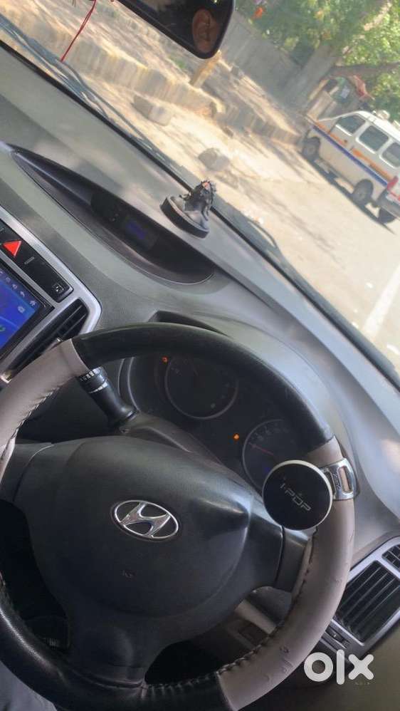 Hyundai Hybrid Car 2012