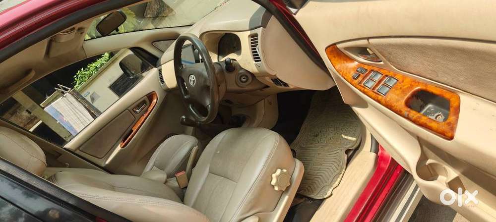 Toyota Innova 2.5 V Diesel 8-seater, 2007, Diesel