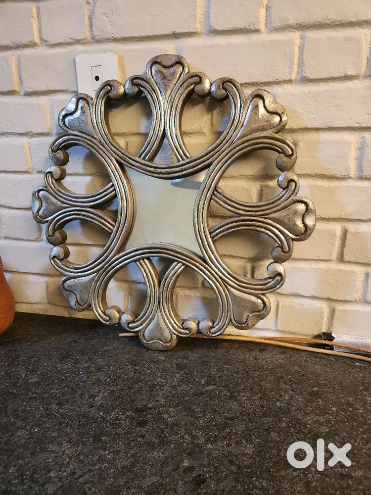 Decorative wall mirror