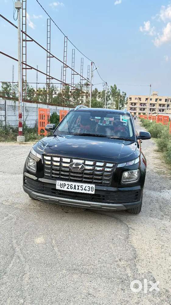 Hyundai Venue 2025 Cng /19000km  1st Owner Excellent Condition