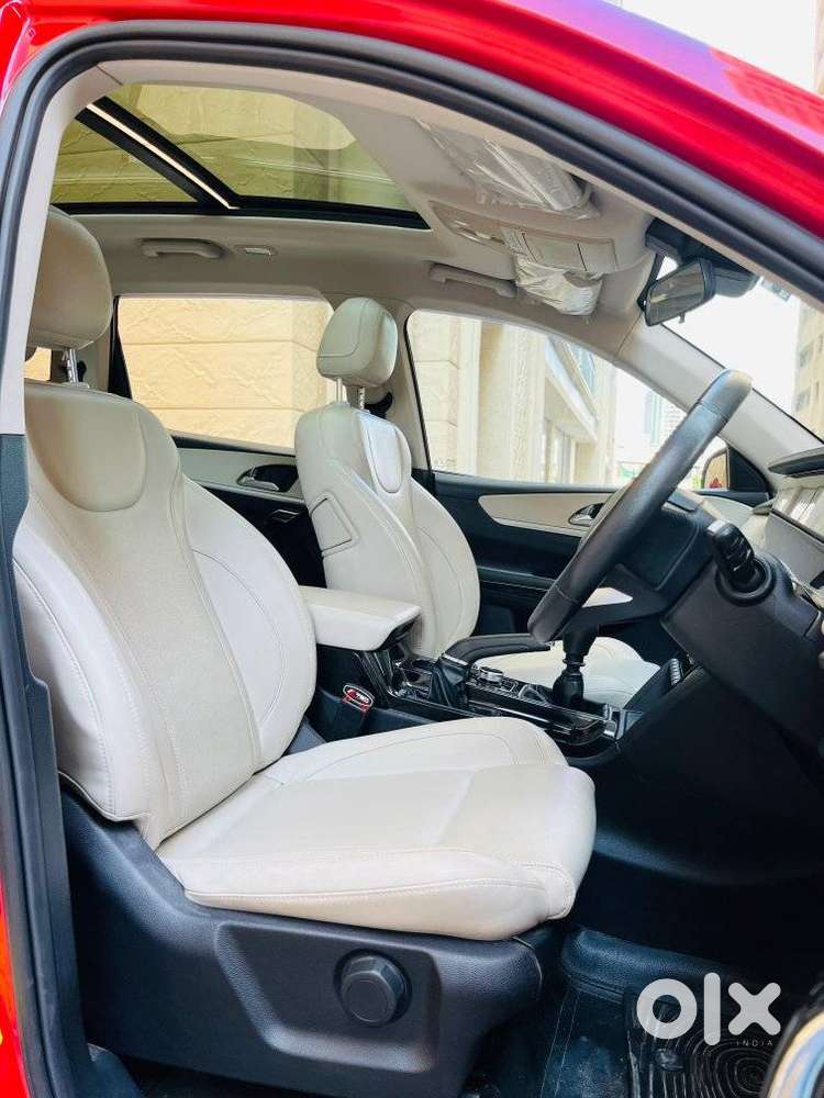 Mahindra Xuv700 2.0 Ax 7 Petrol Mt Str, 2022, Petrol