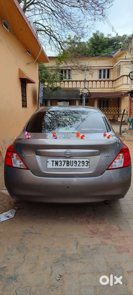Nissan Sunny 2012