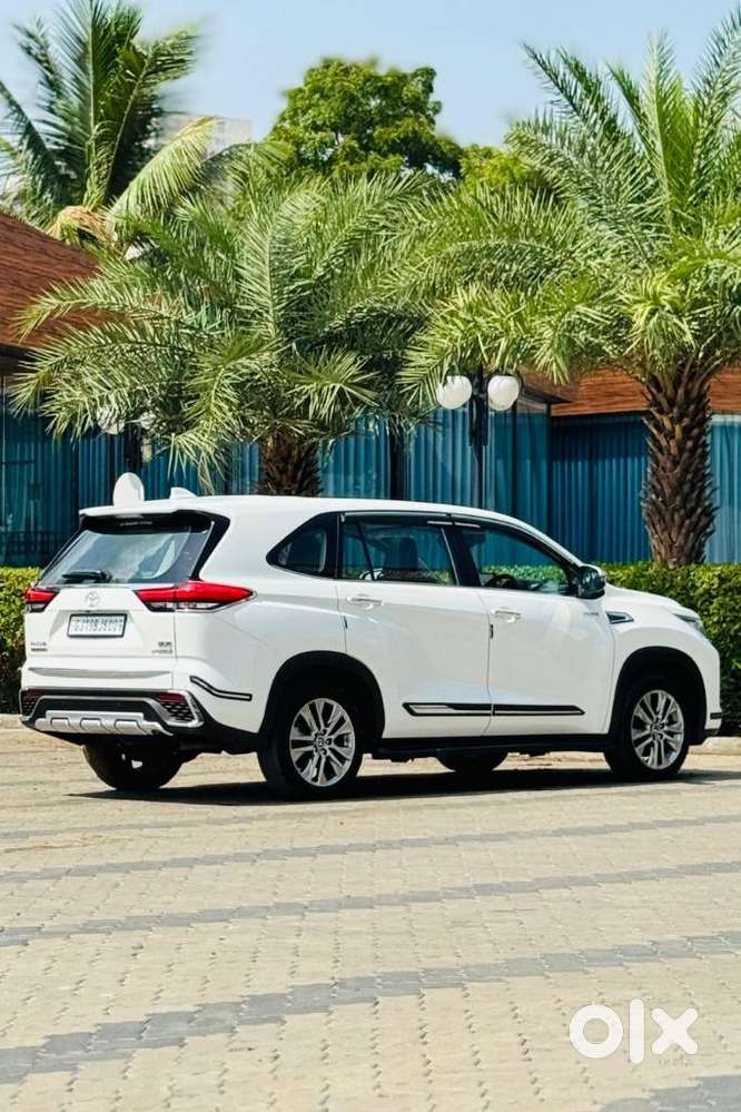 Toyota Innova Hycross 2.0 Zx (o) Hybrid 7 Str, 2024, Petrol