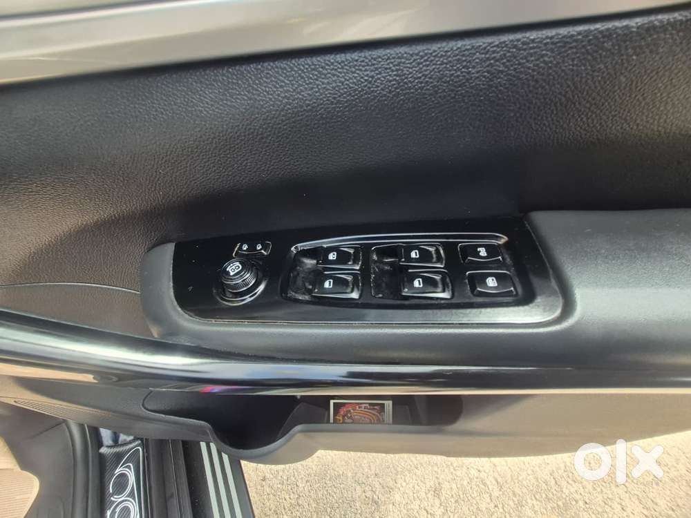 Mahindra Xuv700 2.0 Ax 7 Petrol Mt Str, 2024, Petrol