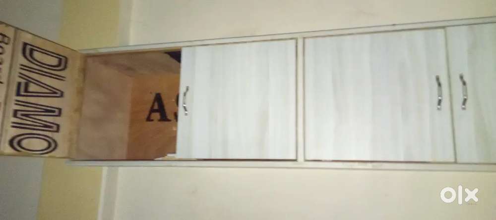 Ground and wall closet combo