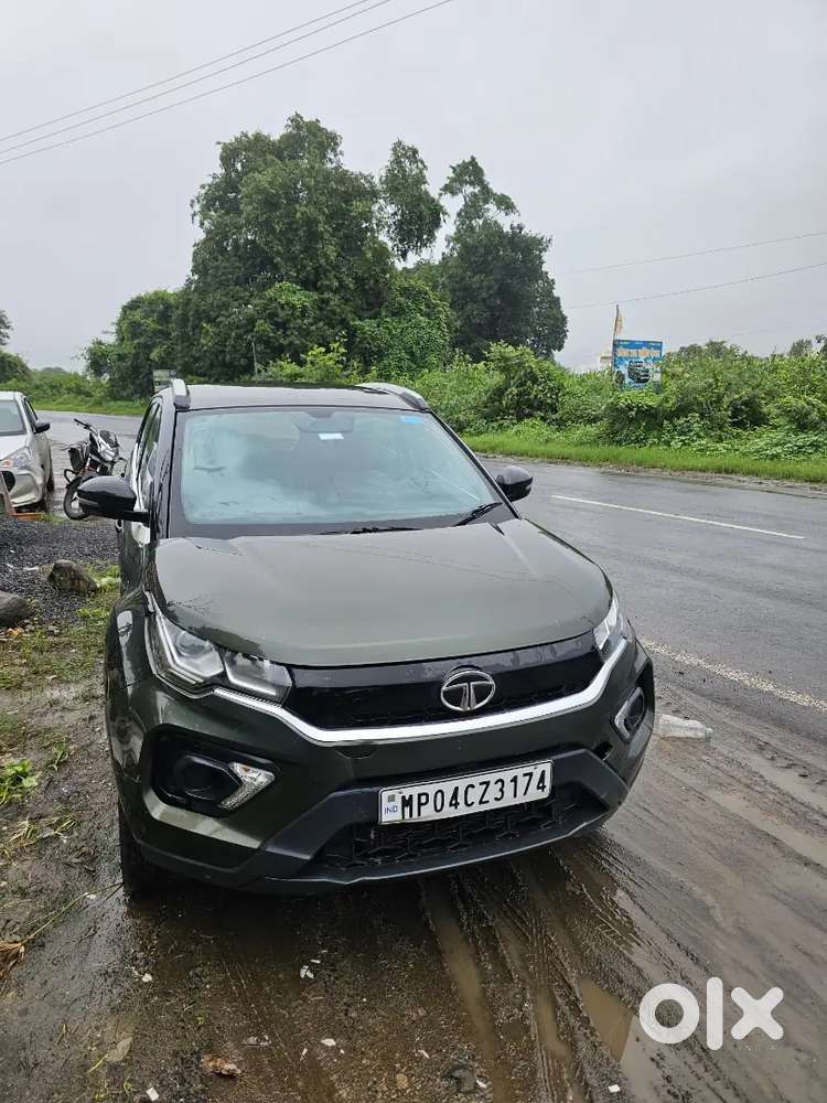 Tata Nexon [2017-2020] Petrol Automatic