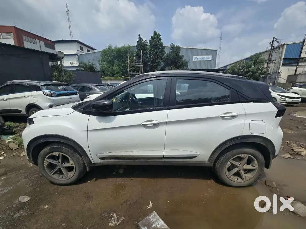 Tata Nexon Creative Plus Ps Dt Cng 2025