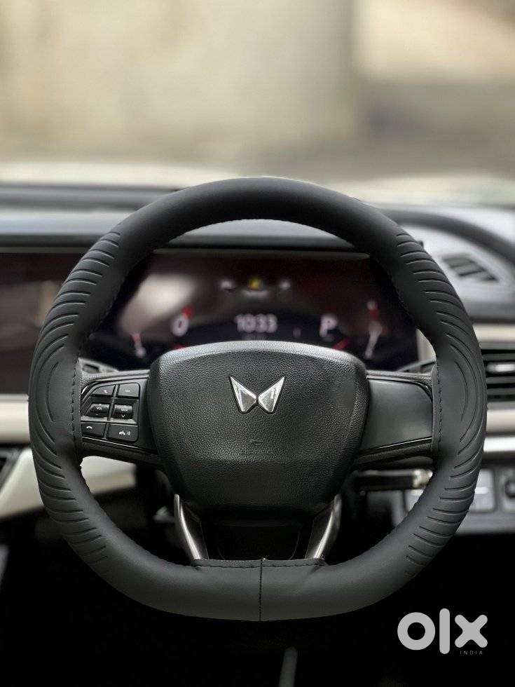 Mahindra Xuv700 2.2 Ax 5 Diesel At Str, 2022, Diesel