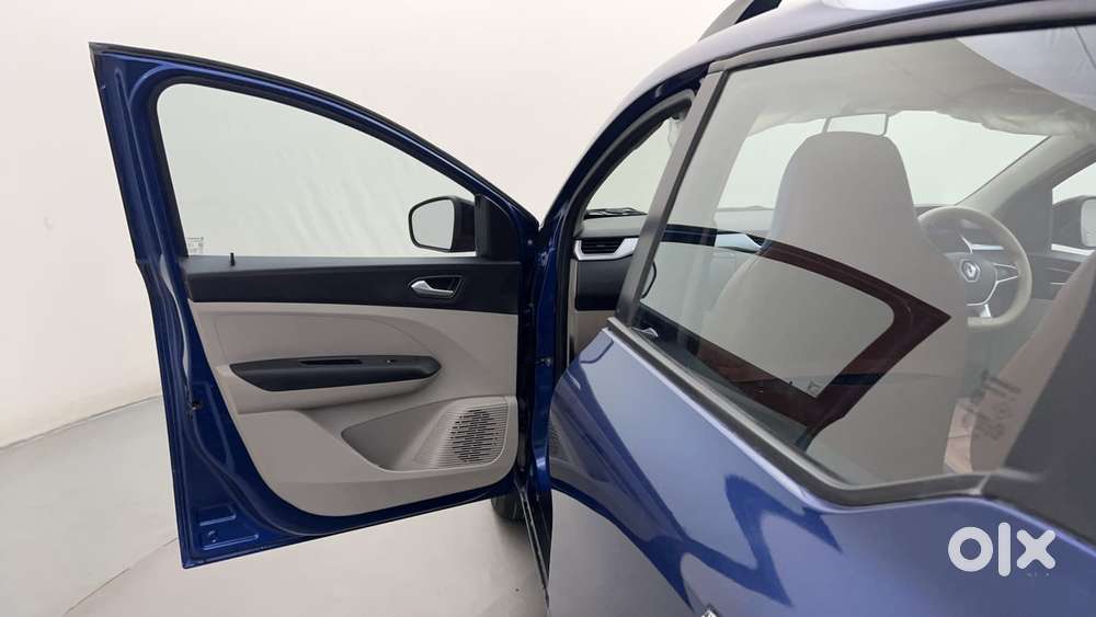 Renault Triber Rxz, 2023, Petrol