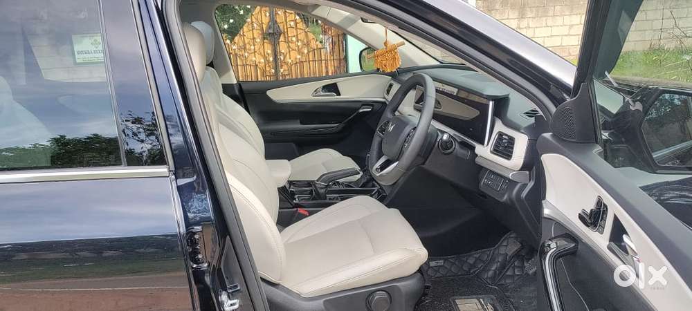 Mahindra Xuv700 2.2 Ax 7 Diesel Mt Str, 2025, Diesel