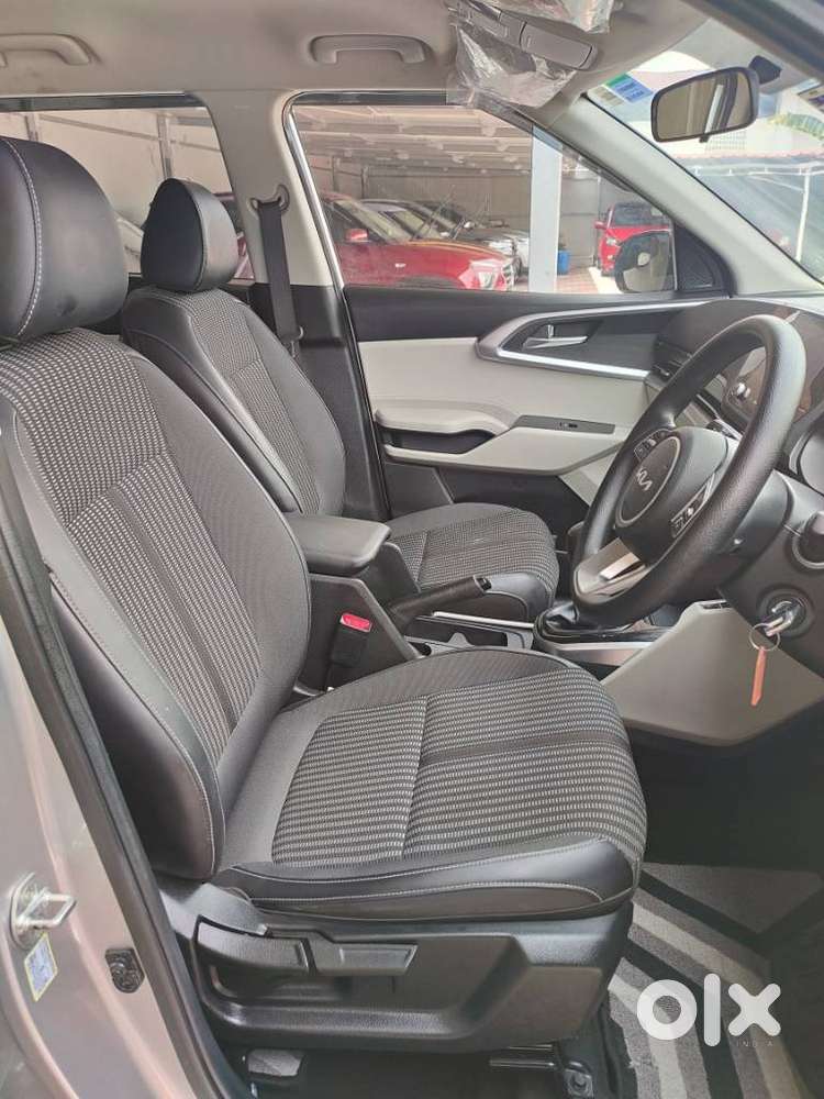 Kia Carens, 2022, Petrol
