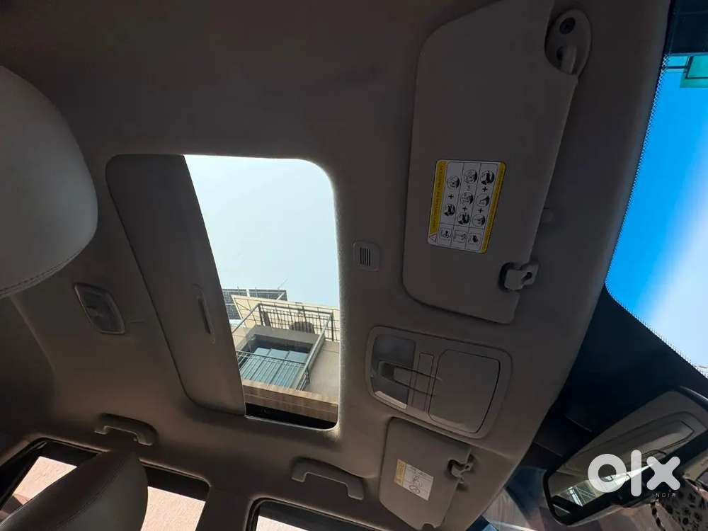 Mahindra Xuv300 2023 Petrol Well Maintained