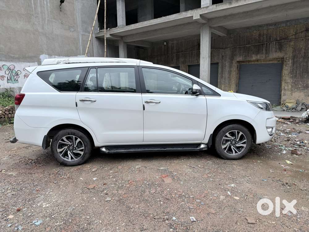 Toyota Innova Crysta 2.4 V 8 Str, 2025, Diesel