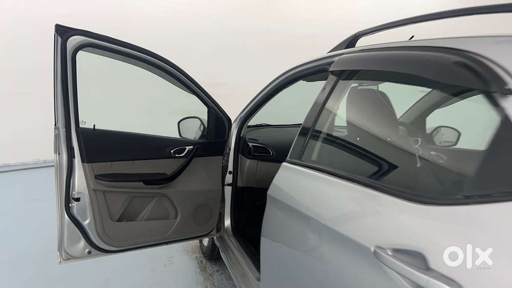 Tata Tiago Xza, 2017, Petrol