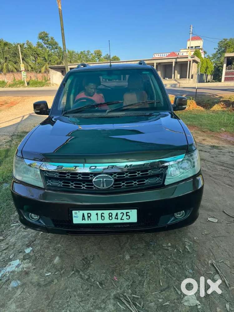 Tata Safari Storme 2015