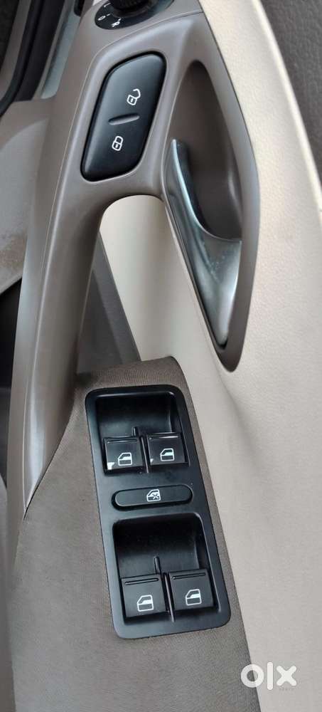 Volkswagen Vento 2010-2013 Petrol Highline, 2011, Petrol