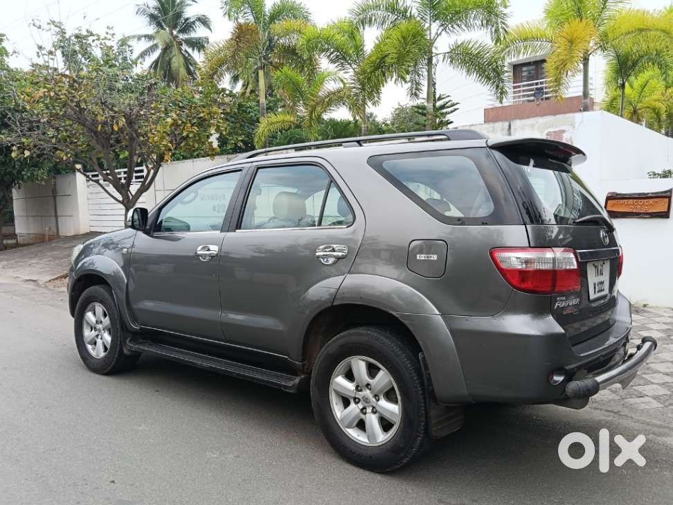 Toyota Fortuner 4x4 Manual Limited Edition, 2011, Diesel