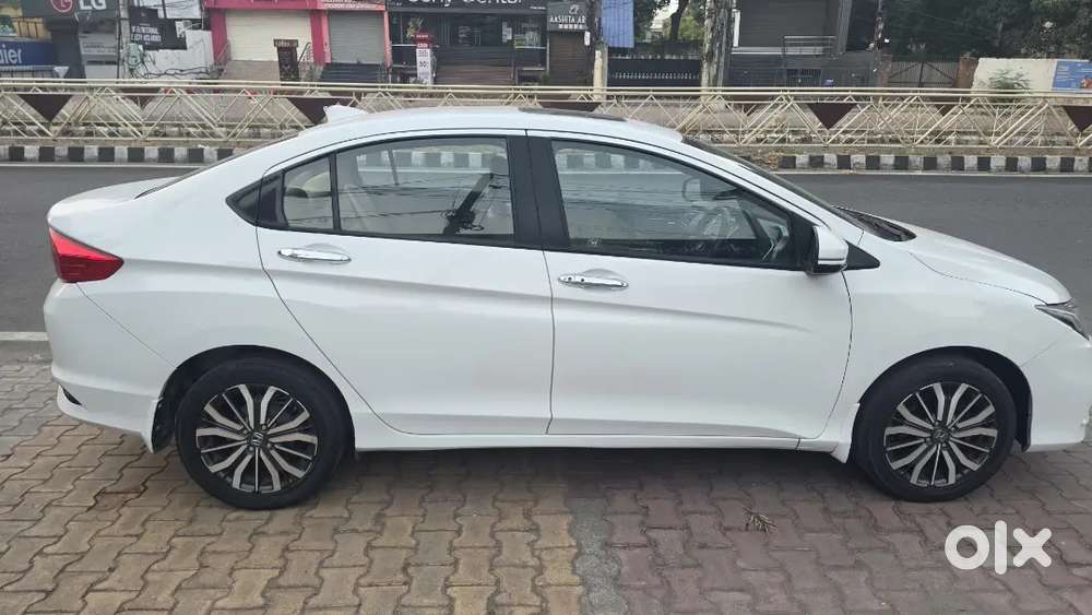 Honda City 1.5 Vx 2017 Sunroof Top Model