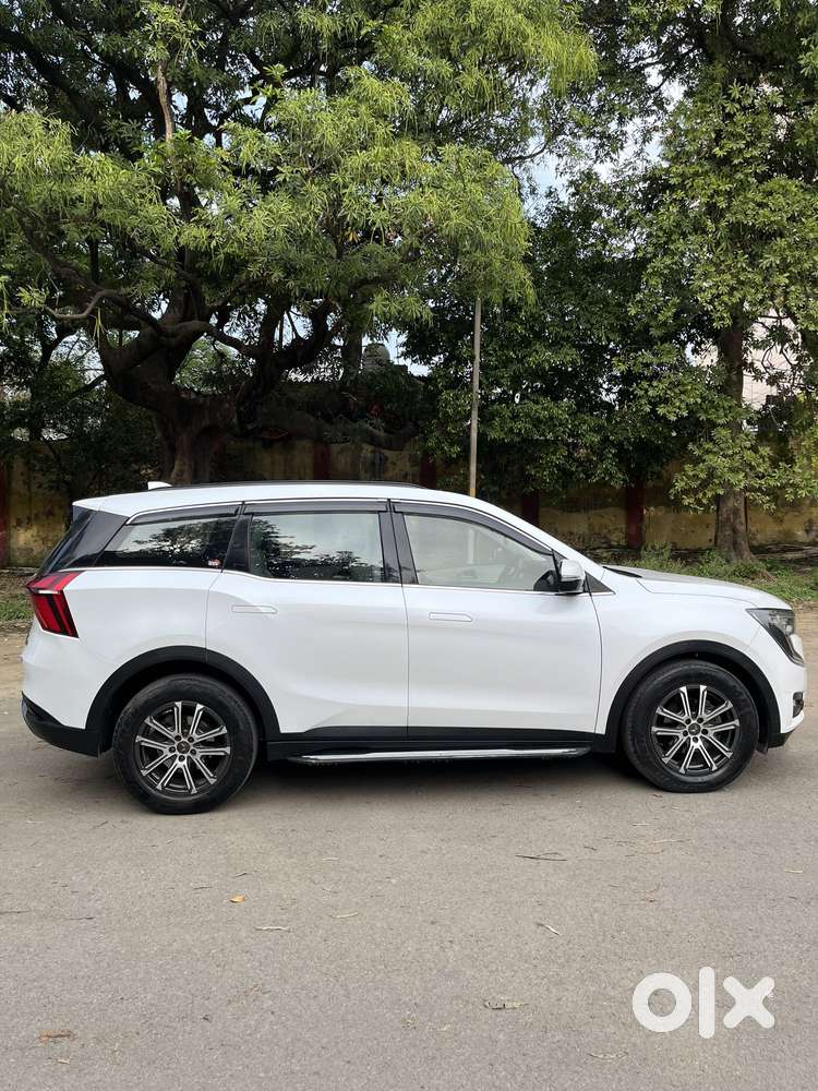 Mahindra Xuv700 2.0 Ax 7 Petrol Mt Str, 2022, Petrol