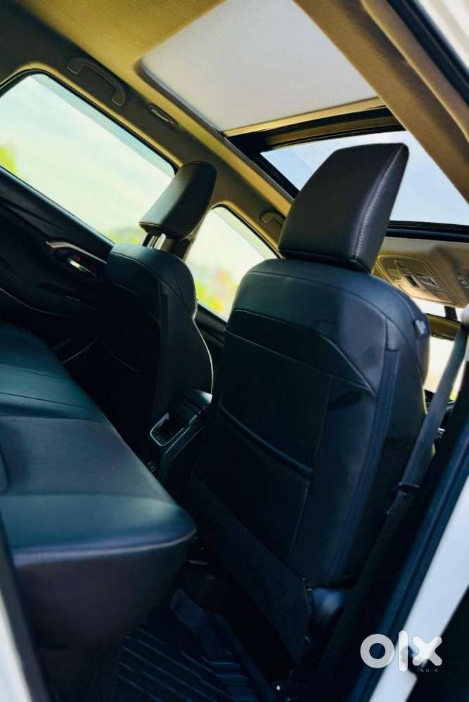 Maruti Suzuki Grand Vitara 1.5 Alpha Plus Intelligent Hybrid Ecvt, 2..