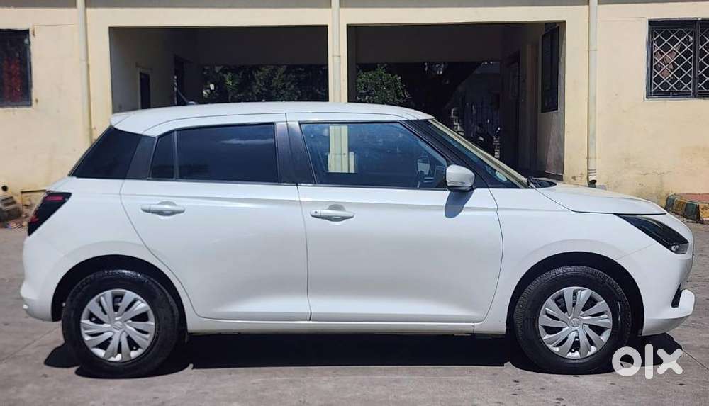 Maruti Suzuki Swift Vxi + Manual, 2024, Petrol