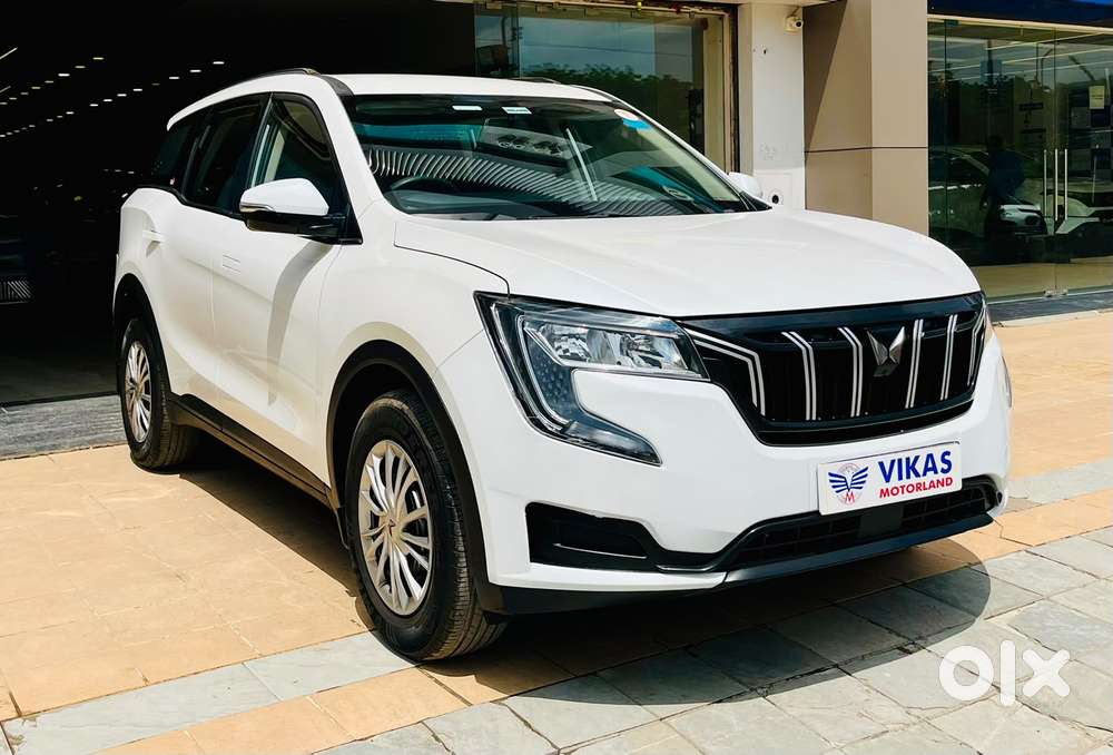 Mahindra Xuv700 2.0 Mx Petrol Mt 5 Str, 2022, Petrol