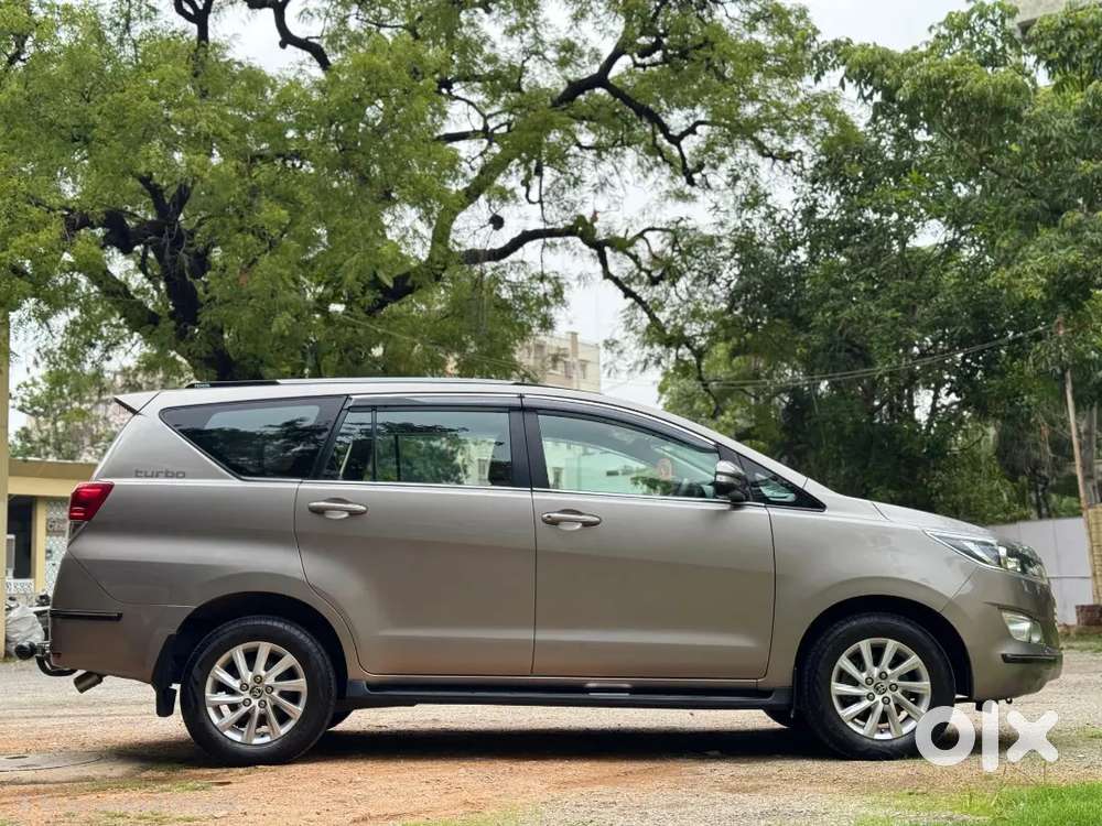 Toyota Innova Crysta 2.8gx At 8 Str