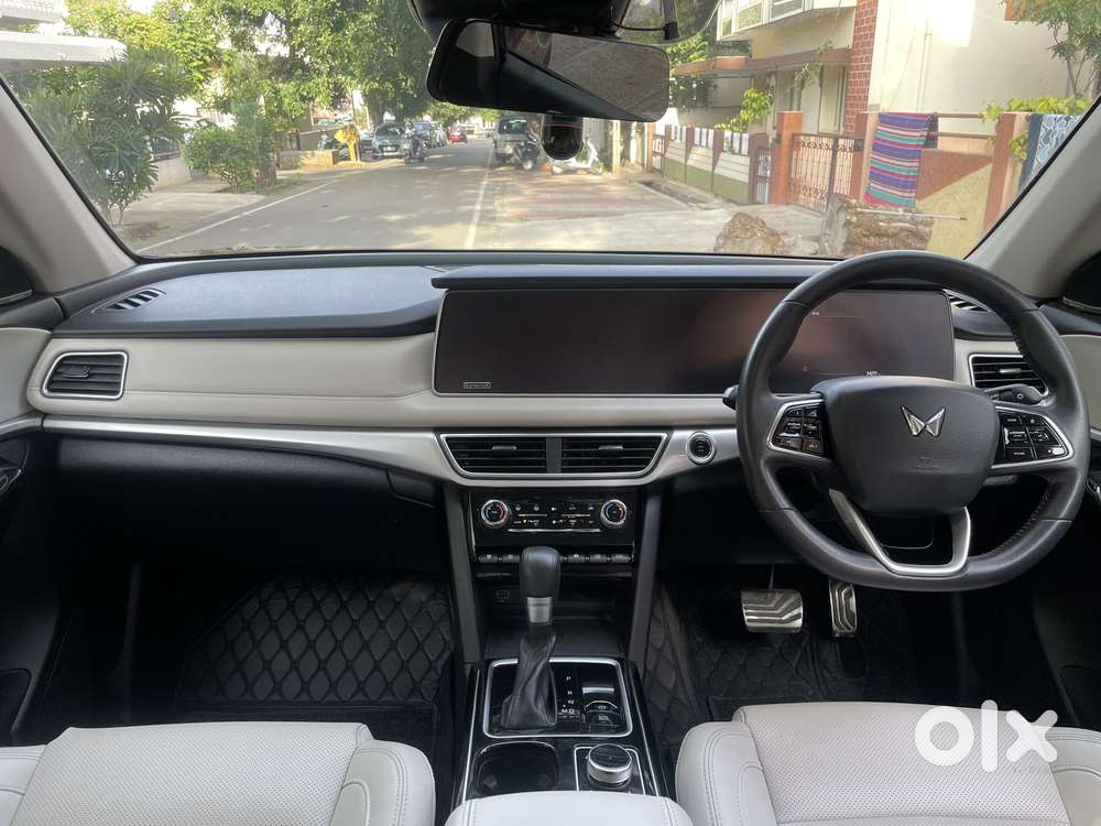 Mahindra Xuv700 2.2 Ax 7 Diesel At Luxury Pack Str Awd, 2022, Diesel