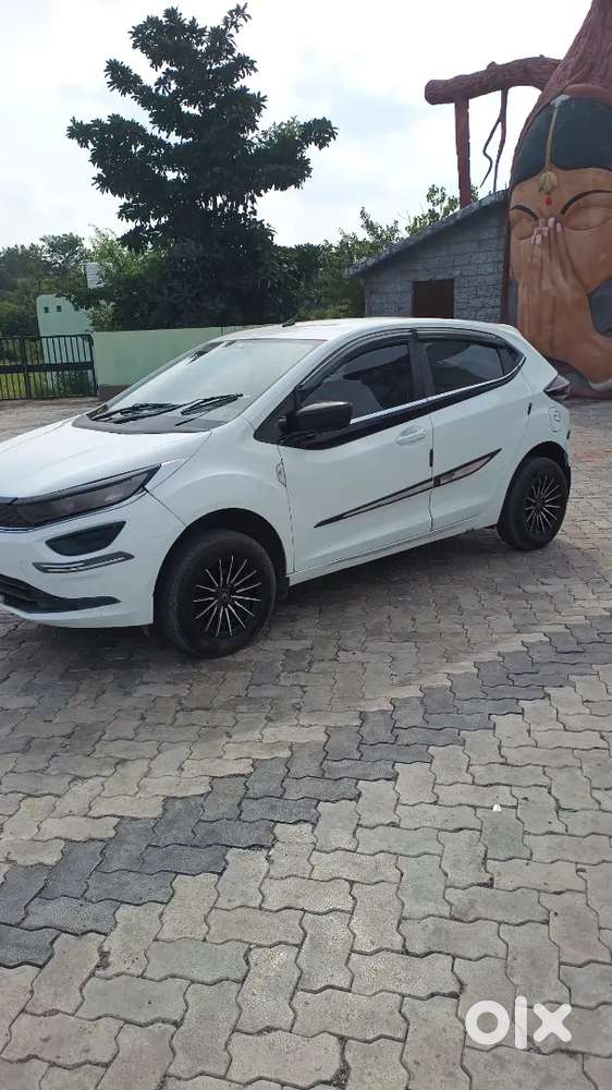 Tata Altroz 1.2 Petrol 2002