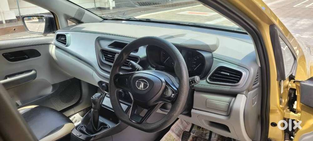 Tata Altroz 1.2 Xe, 2020, Petrol