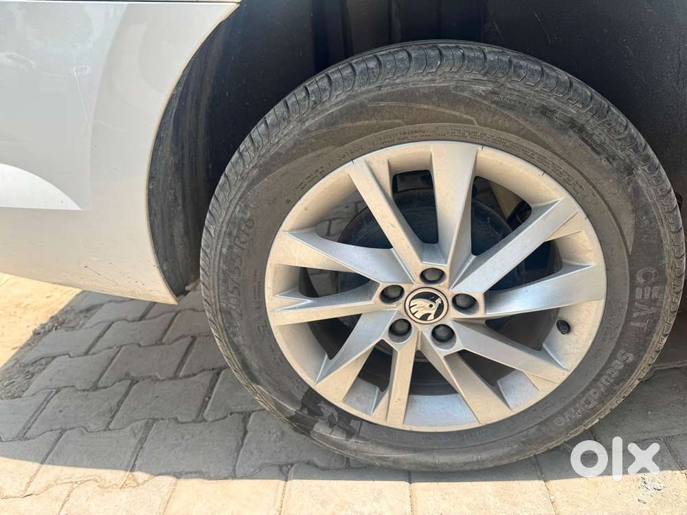Skoda Slavia Ambition Petrol 2025
