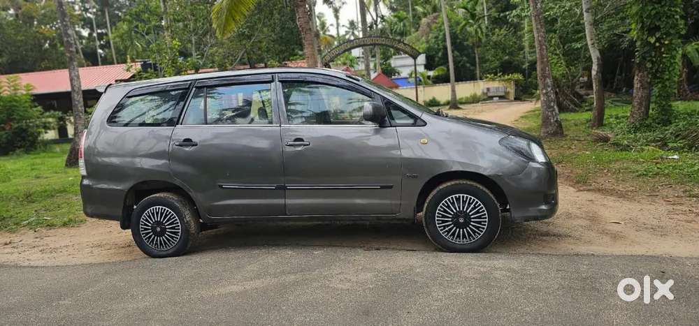 Toyota Innova 2011 Diesel Well Maintained