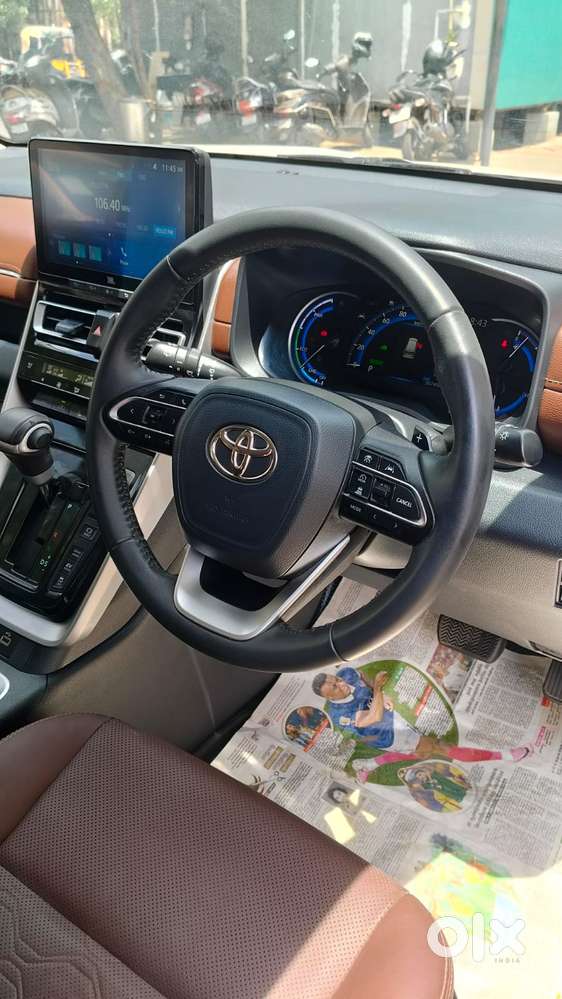 Toyota Innova Hycross 2.0 Zx Hybrid 7 Str, 2023, Petrol