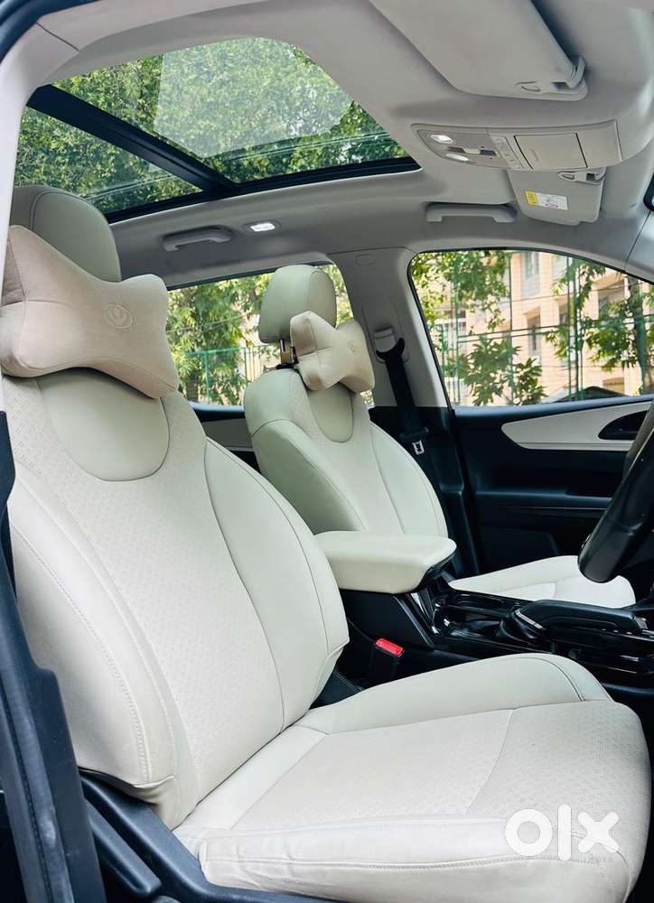 Mahindra Xuv700 2.0 Ax 5 Petrol At Str, 2022, Petrol